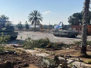 إعلام عبري: حماس طالبت بإعادة فتح معبر رفح أمام حركة الفلسطينيين