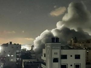 تصعيد إسرائيلي: شهداء بغارات على غزة وحماس تعلن العثور على جثث 3 أسرى