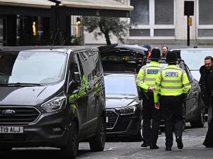 عشرة مصابين في حادث طعن مروع على قطار ببريطانيا