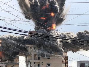 الحرب على لبنان: غارات عنيفة في صور ودبين وأضرار واسعة بمستشفى