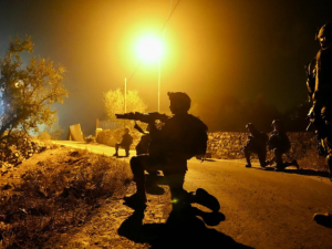 قوات الاحتلال تقتحم شرق نابلس واندلاع اشتباكات مسلحة