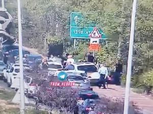 بالصور الاعلام العبري : إصابتان في عملية طعن في ريشون لتسيون بتل أبيب وانسحاب المنفذ