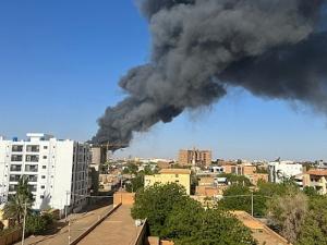 السودان: تجدد الاشتباكات رغم الهدنة ومناشدات لوقف القتال بالعيد