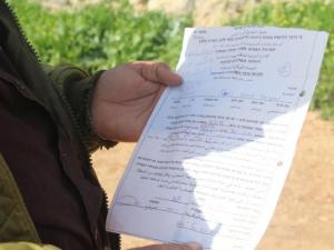 الاحتلال يخطر بوقف البناء في جدار وبإزالة "كونتنينر" بقلنديا شمال القدس