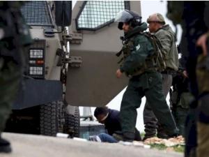 الاحتلال يداهم مخيم طولكرم ويعتقل والد مطارد بعد فشل اعتقاله