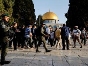 مستوطنون يقتحمون الأقصى ويؤدون طقوسًا تلمودية