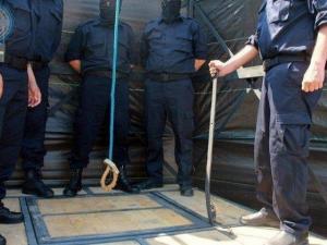 الإعدام شنقاً ورمياً بالرصاص لـ3 متخابرين مع الاحتلال في غزة
