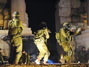 إصابات بينها خطيرة باقتحام الاحتلال مخيم جنين وسط اشتباكات مسلحة