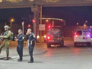 بالفيديو والصور شهيد برصاص الاحتلال قرب حاجز قلنديا شمال القدس