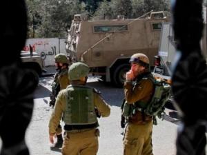 اعتقال شاب ونجله.. إصابات ومحاصرة منزل خلال اقتحام قوات الاحتلال لبلدة عوريف