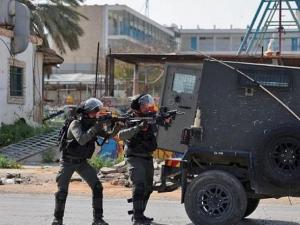 إصابة بالرصاص واعتقال آخرين خلال اقتحام مخيمي عقبة جبر وعين السلطان