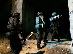 اعتداءات المستوطنين تتواصل: اقتحامات واعتقالات بالضفة