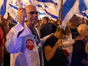 500 طبيب يعتزمون مغادرة إسرائيل وتحذيرات من "أزمة خطيرة"!