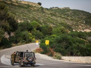 قناة عبرية تكشف حقيقة إطلاق الصواريخ من لبنان