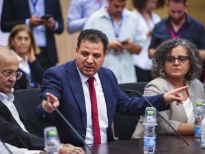 زيادة الحراسة على أيمن عودة بعد تهديدات بقتله