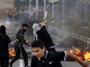 5 شهداء بالضفة والاحتلال يفجر منزل عائلة قطناني بمخيم عسكر