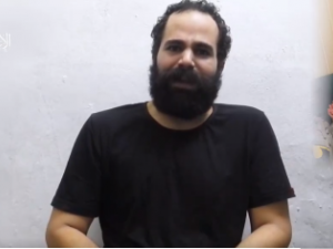 “لقد قتلتَ زوجتي وأبنائي”.. أسير إسرائيلي لدى المقاومة يوجه رسالة إلى نتنياهو (فيديو)