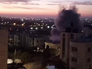 الاحتلال يُفجّر منزلي الأسيرين محمد وصقر الشنتير في الخليل