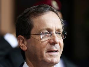 إذاعة “كان” العبرية: زوجة الرئيس الإسرائيلي تفقد الاتصال بابنها الذي يقاتل ضمن جيش الاحتلال في غزة