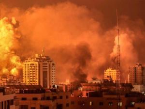 الجيش الإسرائيلي يفجر مبنى المجلس التشريعي في غزة