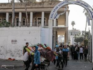 طرد ممرضة لأنها ذرفت الدموع على أطفال غزة