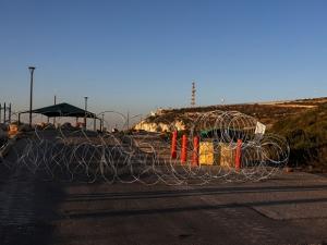 الاحتلال يقصف جنوبي لبنان وحزب الله يستهدف موقع إسرائيلي