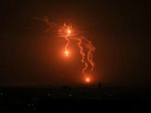 أكثر من 15207 شهداء و40650 جريحا.. غارات متواصلة ومكثفة واشتباكات بعدة محاور