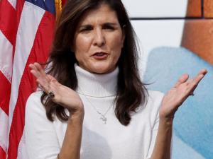 ربطت بين عيد ميلاد بوتين و”طوفان الأقصى”! مرشحة للرئاسة الأمريكية تثير سخرية بحديثها عن مؤامرة روسية