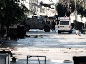 الاحتلال يقتحم مدينة طولكرم ومخيمها شمالي الضفة.. فرض حظراً للتجوال وسط حملات تفتيش واعتقال لفلسطينيين