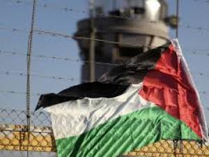 الاحتلال ينتقم من الأسرى الفلسطينيين.. قطع عنهم الكهرباء والماء ويريد عزلهم عن العالم الخارجي