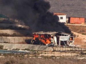 قصف متواصل ومتبادل بين حزب الله وإسرائيل.. سقوط قذيفتين من سورية في الجولان