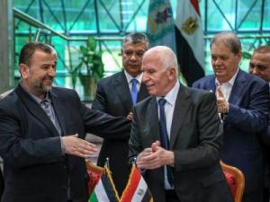 اتصالات مصرية مكثفة لعقد جلسة حوار مغلقة بين فتح وحماس