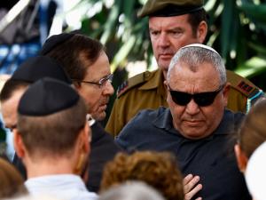 “نكذب على أنفسنا”.. عضو مجلس الحرب الإسرائيلي يطالب نتنياهو بعقد صفقة كبيرة مع حماس