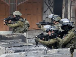 4 إصابات بينهم طفلان بالرصاص واعتقال آخر خلال اقتحام نابلس