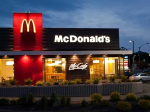 دعوات واسعة لمقاطعة “ماكدونالدز مصر” بعد إعلان الشركة العالمية دعم جيش الاحتلال