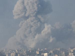 وزير إسرائيلي يجدد دعوته لضرب غزة بالنووي.. سموتريتش وبن غفير قلقان من صفقة محتملة تشمل وقفاً لإطلاق النار