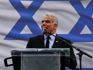 لابيد يهاجم نتنياهو: كل يوم يُقتل مزيد من الجنود، وقتل السنوار لن يحقق الأمن لإسرائيل