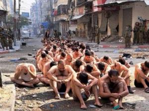 نيويورك تايمز: أسرى غزة يجرّدون من ملابسهم بالبرد القارس، وفوهات القناصة تراقب تحركاتهم