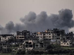 الغارات على غزة لا تتوقف.. الاحتلال يواصل اعتداءاته على مستشفيات خان يونس والمقاومة تكبده مزيداً من الخسائر