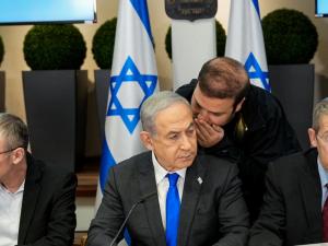 نتنياهو في اجتماع مشحون مع عائلات المحتجزين بغزة: سأُقر أي صفقة لإطلاق سراحهم لكن بشرط