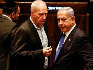 وزير جيش الاحتلال يتوعد بقصف رفح بعد خان يونس.. وهكذا رد على سؤال حول موقف مصر من العملية