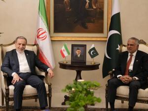 عراقجي في إسلام أباد وترامب يتحدث عن عرض إيراني