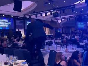 إجلاء ترامب من عشاء مراسلي البيت الأبيض بعد إطلاق نار