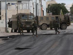 إصابات واعتقالات خلال مداهمات الاحتلال لمناطق الضفة