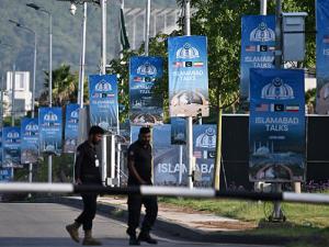 عراقجي يعود إلى باكستان وواشنطن تشدد الحصار البحري على إيران