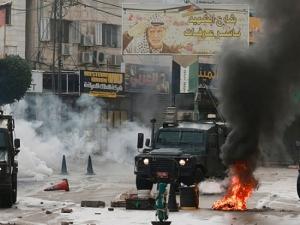 الاحتلال يواصل اجتياح جنين ومخيّمها ويغتال القيادي بكتائب القسام بالمدينة