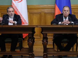 تحركات دبلوماسية بين إيران ورسيا.. عراقجي يبحث تمديد الهدنة مع أميركا