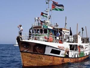 إسرائيل تبدأ بمهاجمة سفن "أسطول الصمود" المتجه إلى غزة
