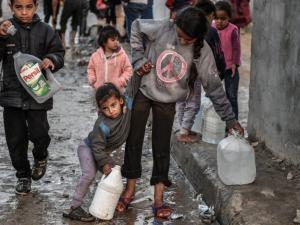 “الصحة الفلسطينية” تأكد أول إصابة بفيروس شلل الأطفال بغزة.. والأمم المتحدة تطالب بهدنة لنشر اللقاح 