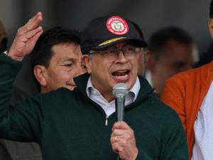 الرئيس الكولومبي يصدر مرسوماً بحظر تصدير الفحم لإسرائيل: يصنعون به القنابل لقتل أطفال فلسطين